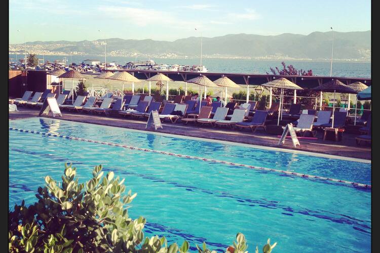 Sir Winston Cafe Restaurant Sports International Mavisehir Izmir